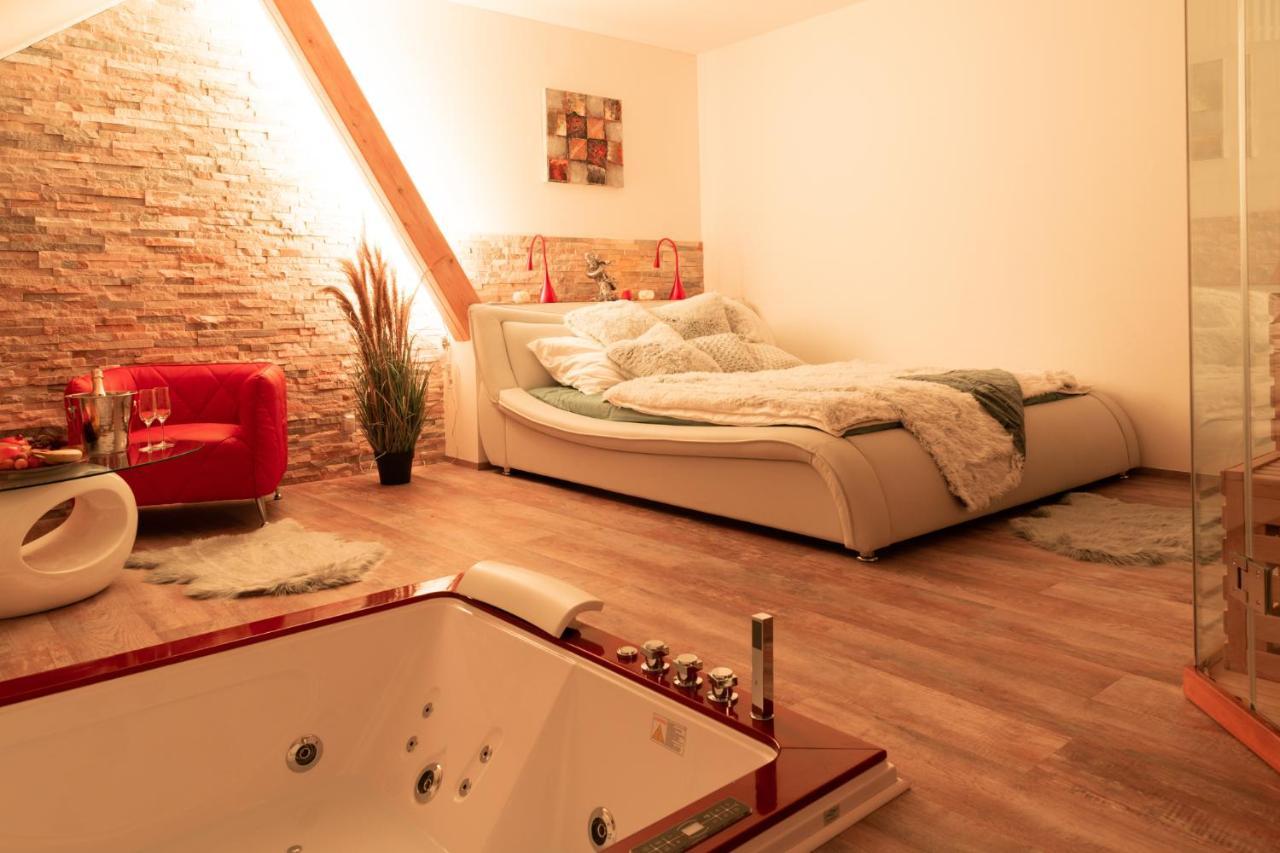 Romanticky Wellness Suite Hotel Heinz 도브리스 외부 사진
