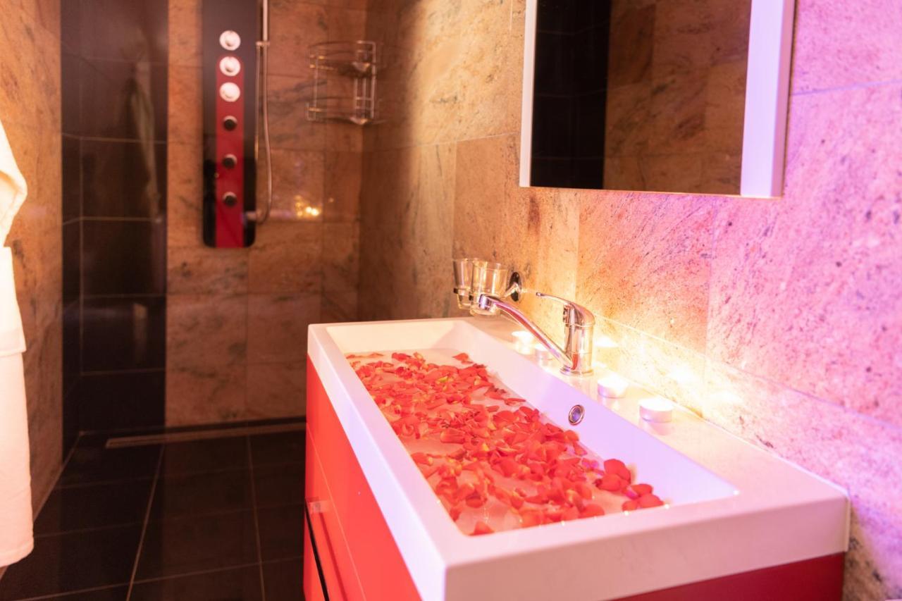 Romanticky Wellness Suite Hotel Heinz 도브리스 외부 사진