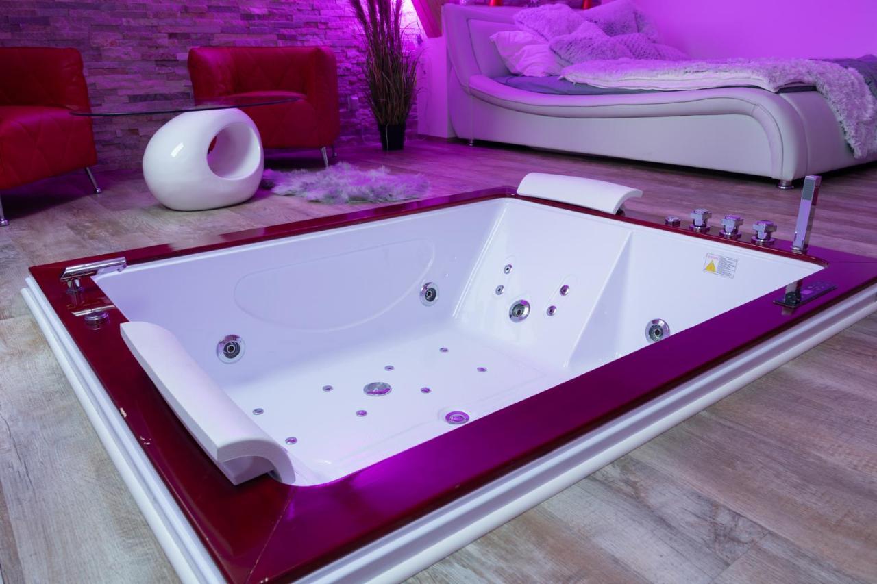 Romanticky Wellness Suite Hotel Heinz 도브리스 외부 사진