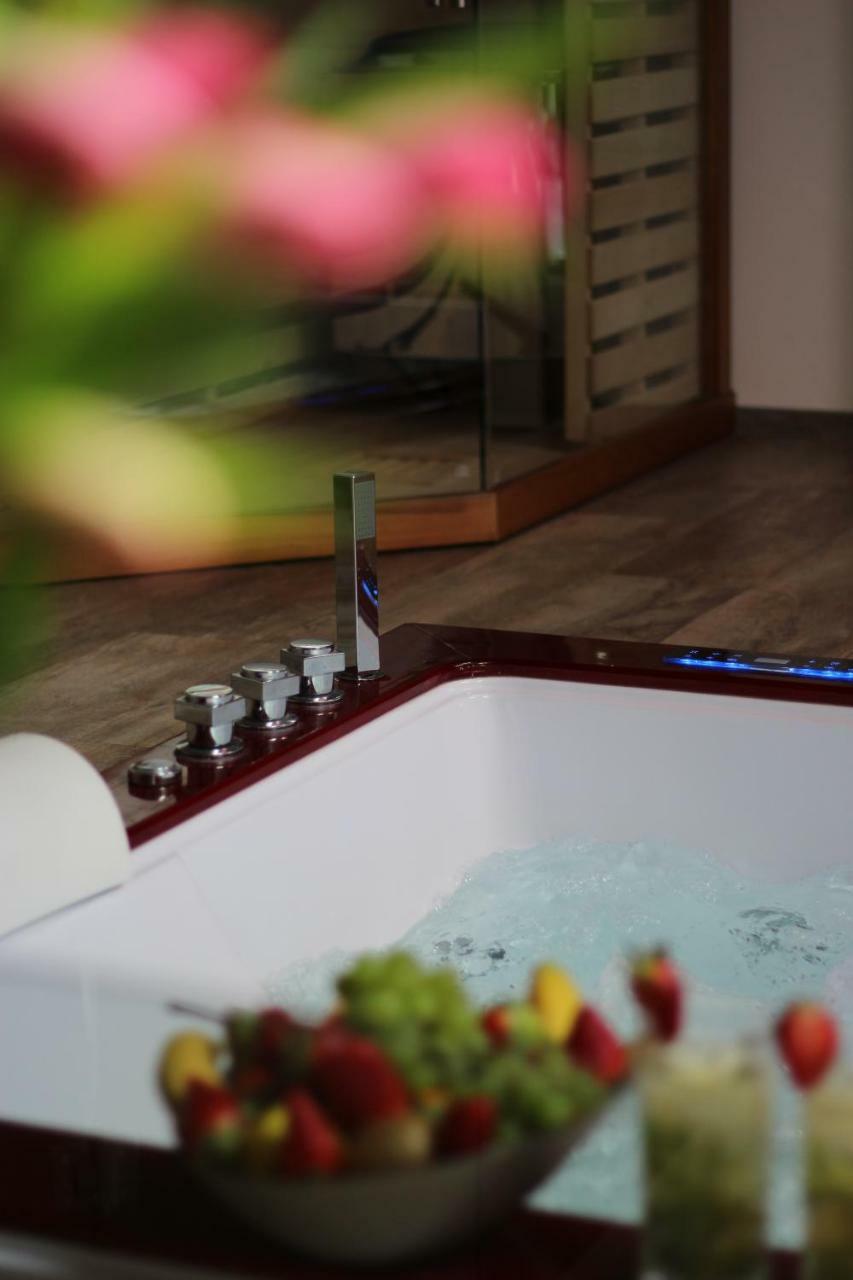 Romanticky Wellness Suite Hotel Heinz 도브리스 외부 사진