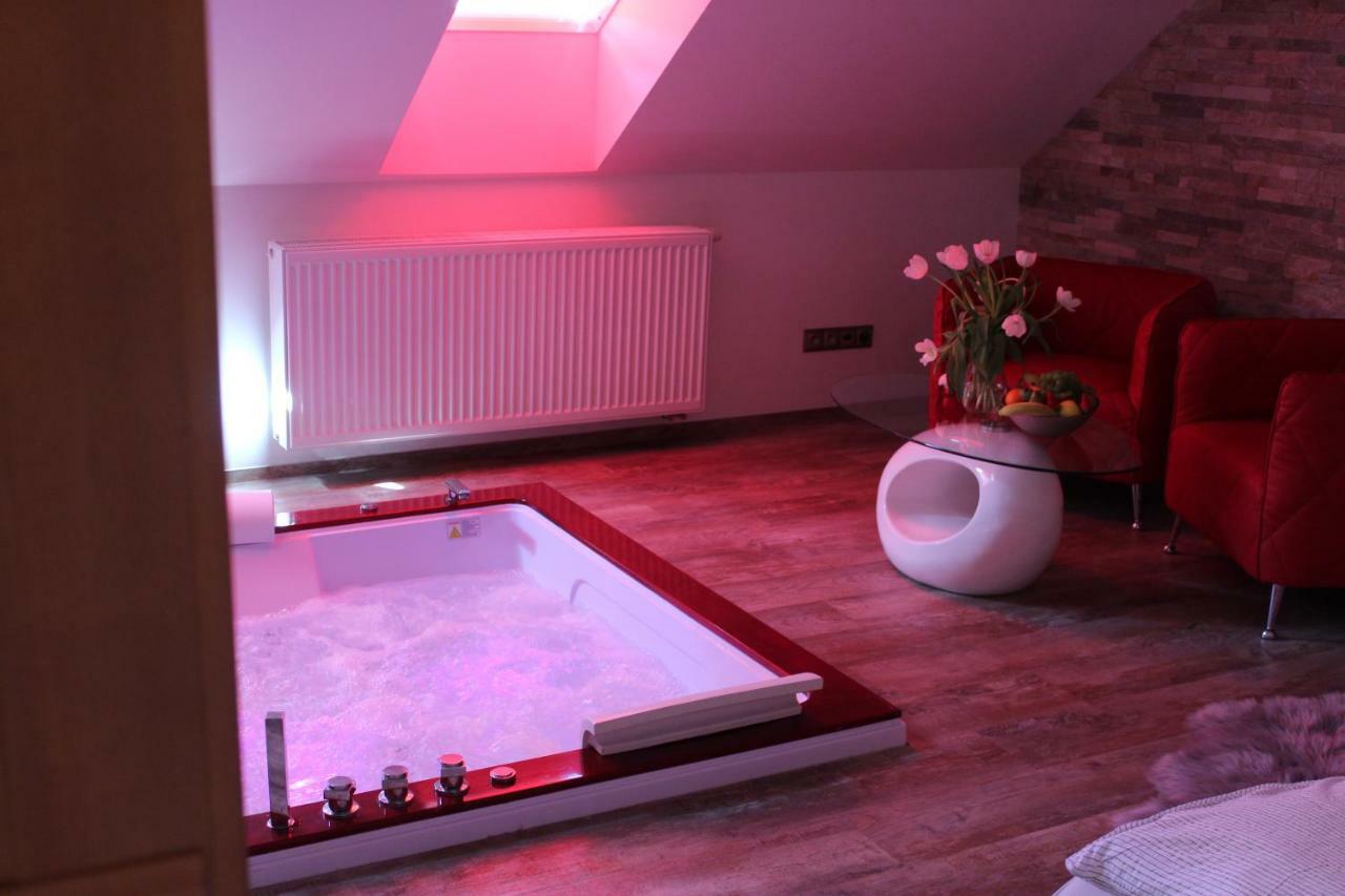 Romanticky Wellness Suite Hotel Heinz 도브리스 외부 사진
