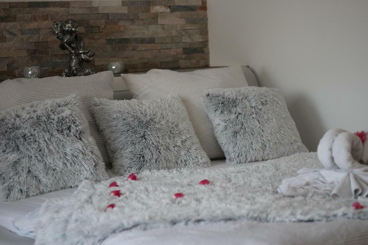 Romanticky Wellness Suite Hotel Heinz 도브리스 외부 사진