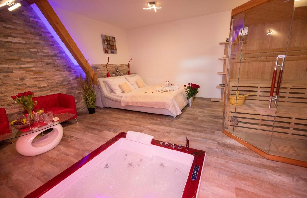 Romanticky Wellness Suite Hotel Heinz 도브리스 외부 사진